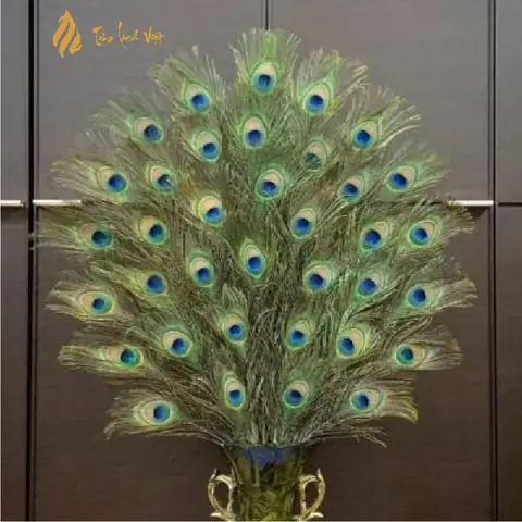 Lông Công Để Bàn Thờ Thần Tài Có Ý Nghĩa Gì? - Tâm Linh Việt