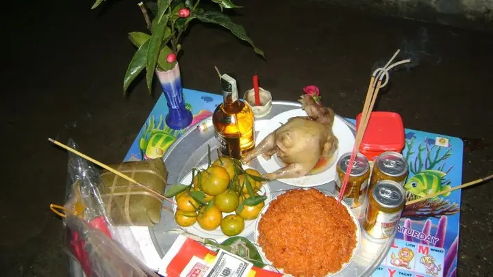 Cúng Giao Thừa Ngoài Trời: Có Nên Không Và Những Điều Cần Biết Để Năm Mới An Lành