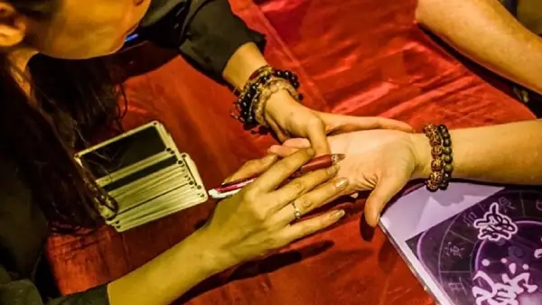 Bi Kịch Khi Biến Mình Thành “con Mồi” Của Thầy Bói - Báo Công An ...