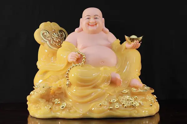 Cách Thỉnh Phật Di Lặc Trên Bàn Thờ Thần Tài Đúng Nghi Lễ