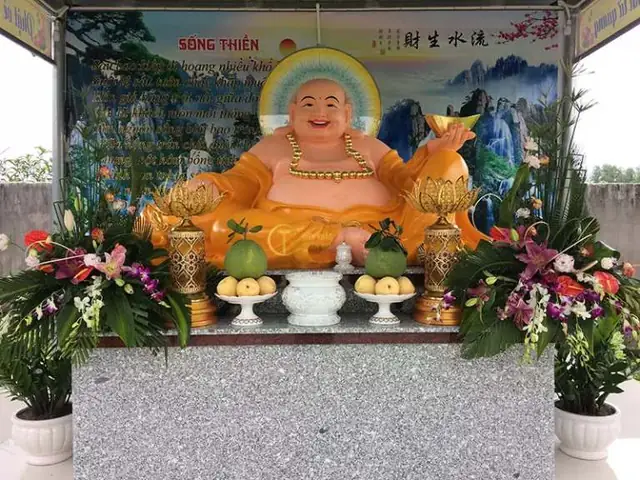 Ý Nghĩa Của Việc Thắp Nén Nhang Để Cúng Cho Di Lặc Trong Văn Hóa Tâm Linh