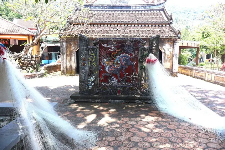 Khám Phá Di Tích Miếu Tổ Nghề Yến Cù Lao Chàm