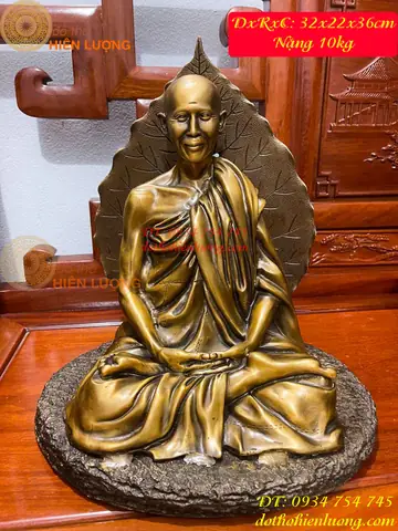 Tượng Sư Thầy Thích Minh Tuệ Bằng Đồng Cao 36cm
