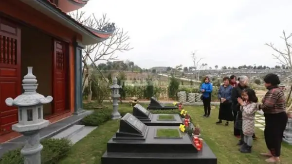 Mẫu Văn Khấn 100 Ngày Ngoài Mộ - Nén Hương Tiễn Người Đi