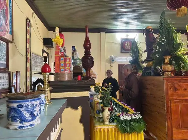 Cúng 49 Ngày Có Phải Ra Mộ Không? Những Điều Kiêng Kỵ Gia Chủ Cần Nhớ