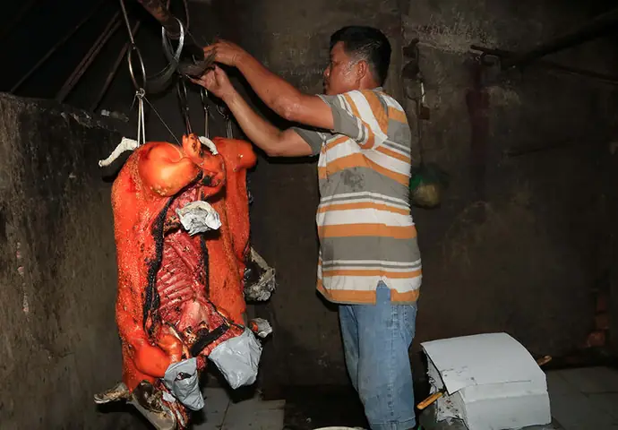 Nghề Quay Heo Cúng Bà - Báo An Giang Online