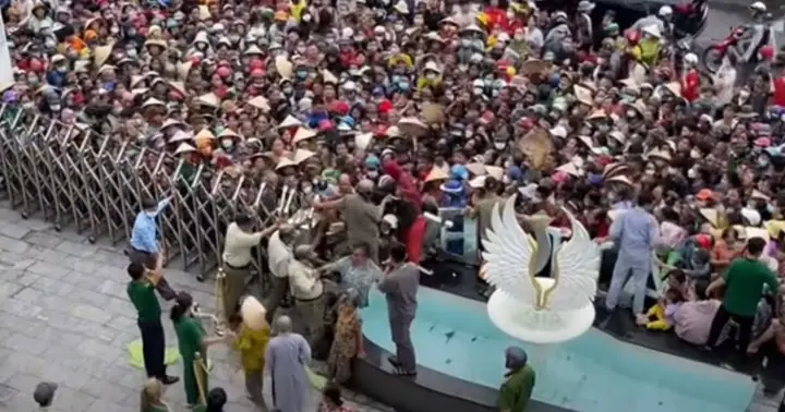 Đạp Cửa Xông Vào – Tiếng Việt