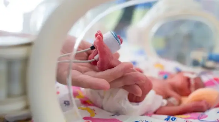 Trẻ Sinh Non 27 Tuần: Đặc Điểm, Biến Chứng, Cách Chăm Sóc Và ...