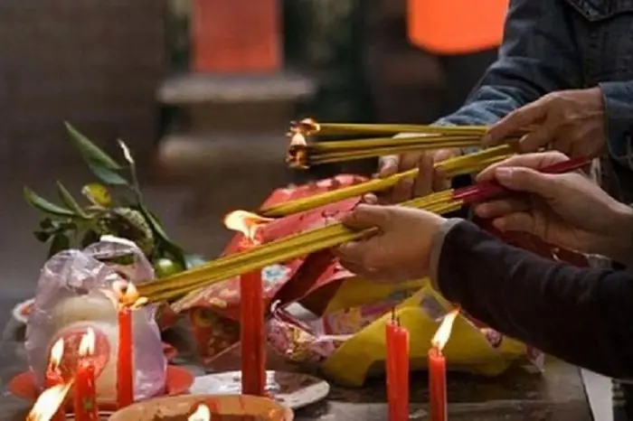 Cẩm Nang Toàn Tập Về Nghi Lễ Cúng Cầu An Giải Hạn Cho Người Việt