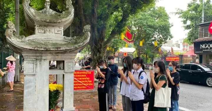 Văn Khấn Đi Thi Cử Đỗ Đạt, Bài Văn Khấn Gia Tiên Trước Khi Đi Thi