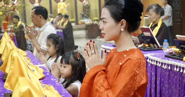 [ảnh] Người Sài Gòn Đón Giao Thừa, Đi Chùa Lễ Phật Ngày Đầu Năm ...