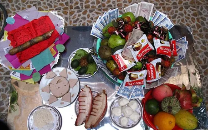 Cúng Chúng Sinh: Thời Gian, Cách Chuẩn Bị Mâm Lễ Và Những Điều Kiêng Kỵ Cần Biết