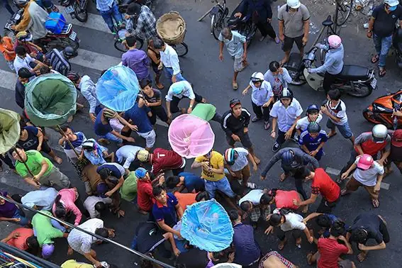 Biến Tướng Tục Cúng Cô Hồn