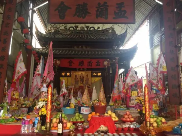 Cúng Cô Hồn Của Người Hoa