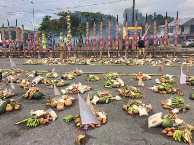 Cúng Cô Hồn Của Người Hoa