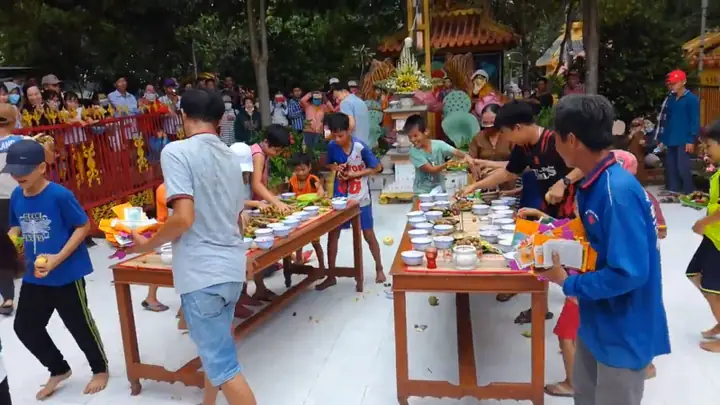 Cẩm Nang So Sánh Nghi Lễ Cúng Cô Hồn Giữa Hai Miền Nam Bắc