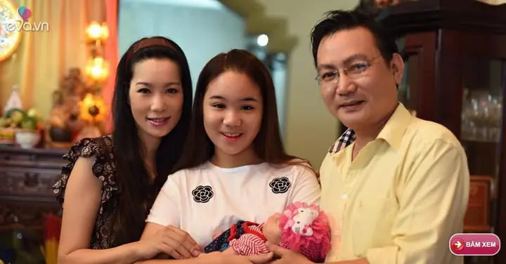 Vợ Chồng Trịnh Kim Chi Khoe Con Gái 1 Tháng Tuổi