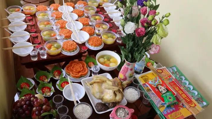 Cúng Đầy Tháng Gà Trống Hay Mái? Giải Đáp Chi Tiết Theo Phong Tục Người Việt