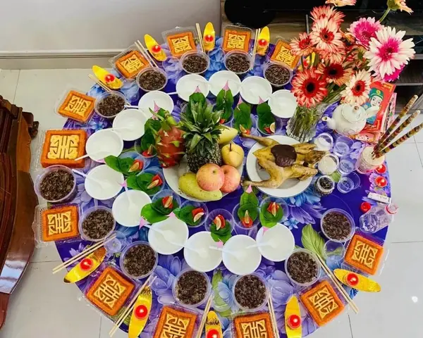 Cúng Đầy Tháng Gà Trống Hay Mái? Giải Đáp Chi Tiết Theo Phong Tục Người Việt