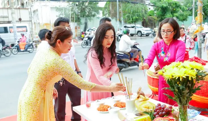 Cách Cúng Khai Trương Đầu Năm Để Làm Ăn Thuận Lợi, Phát Đạt