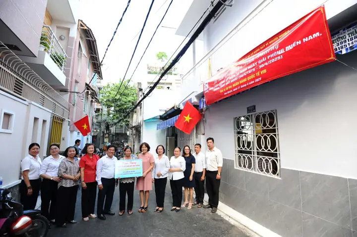Tp Hồ Chí Minh: Bàn Giao Nhà Tình Thương Và Tặng Quà Cho Các Hộ ...