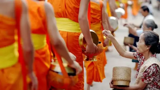 Cẩm Nang Cúng Dường Chư Tăng: Quy Trình, Ý Nghĩa Và Những Điều Cần Biết