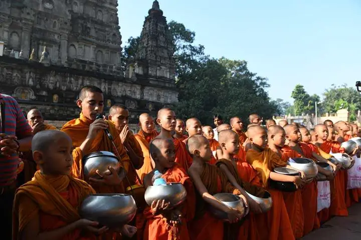 Cẩm Nang Cúng Dường Chư Tăng: Quy Trình, Ý Nghĩa Và Những Điều Cần Biết