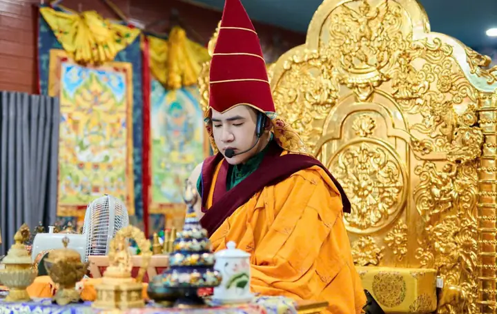 50 Câu Kệ Tụng Về Lòng Sùng Kính Đạo Sư – Kadhampa