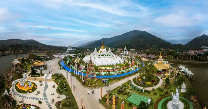 Đức Gyalwa Dokhampa Đón Năm Mới 2026 Tại Đại Bảo Tháp ...