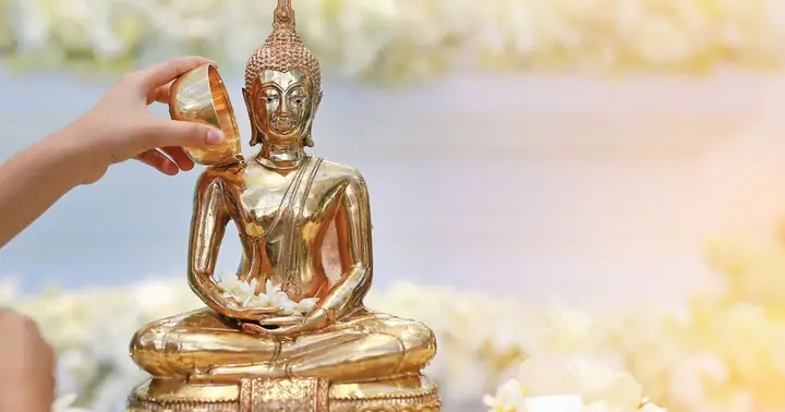 Cúng Dường Đức Phật: Nghi Thức, Ý Nghĩa Và Hướng Dẫn Chi Tiết Cho Người Mới Bắt Đầu