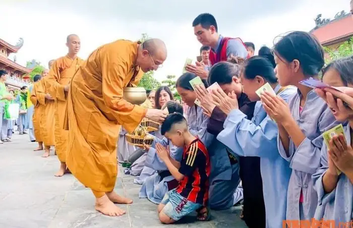 Ý Nghĩa Của Lễ Cúng Dường Trong Đạo Phật Là Gì?