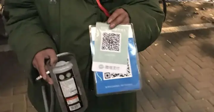 Cúng Dường Bằng Ví Điện Tử, Ăn Xin Nhận Tiền Qua Qr Code - Tuổi ...