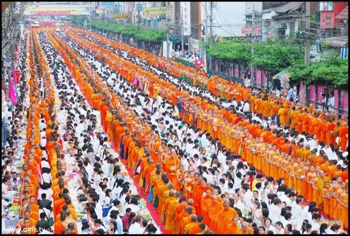 Sự Khác Biệt Giữa Cúng Dường Tam Bảo Và Trai Tăng 1