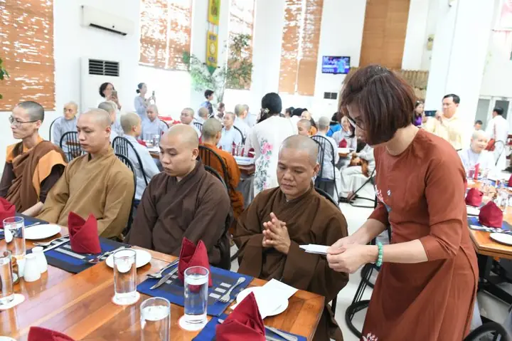 Cẩm Nang Cúng Dường Tháng 7: Ý Nghĩa, Nghi Thức Và Các Hoạt Động Thiết Thực