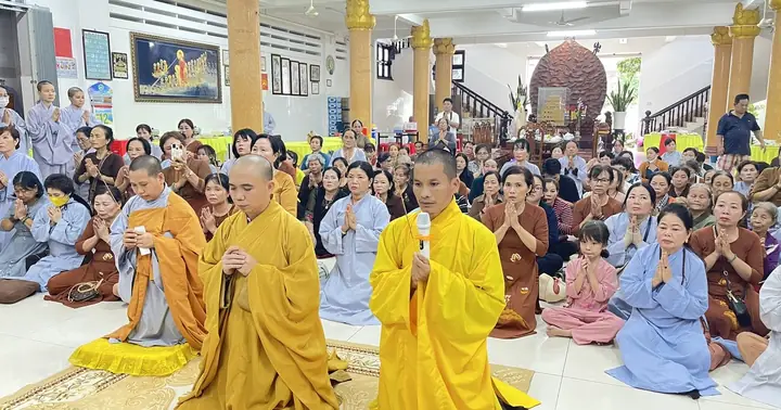 Chư Tăng, Phật Tử Chùa Thanh Lâm, Pháp Huyền Cúng Dường 9 ...