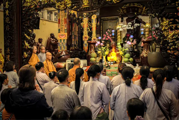 Ý Nghĩa Và Công Đức Cúng Dường Trường Hạ: Cẩm Nang Hiểu Biết Toàn Diện