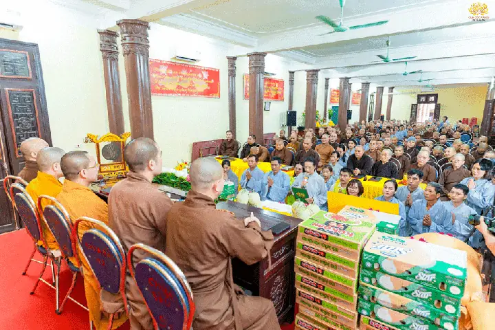 Ý Nghĩa Và Công Đức Cúng Dường Trường Hạ: Cẩm Nang Hiểu Biết Toàn Diện