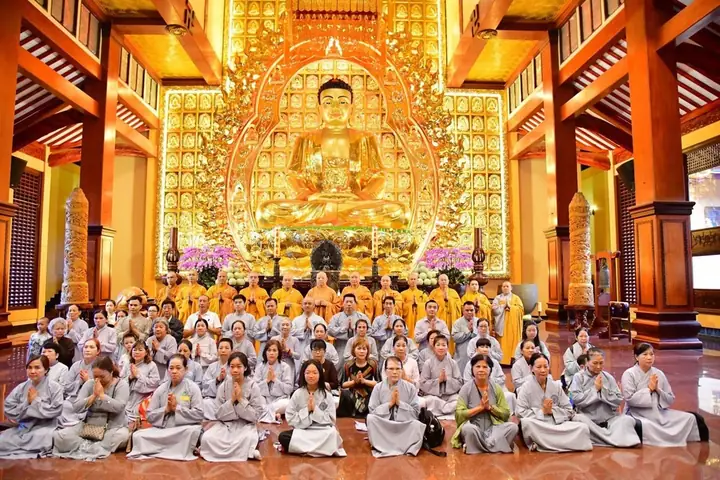 Ý Nghĩa Và Công Đức Cúng Dường Trường Hạ: Cẩm Nang Hiểu Biết Toàn Diện