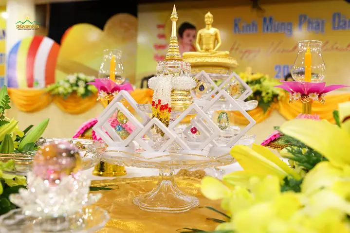 Dâng Cúng Dường Xá Lợi Phật