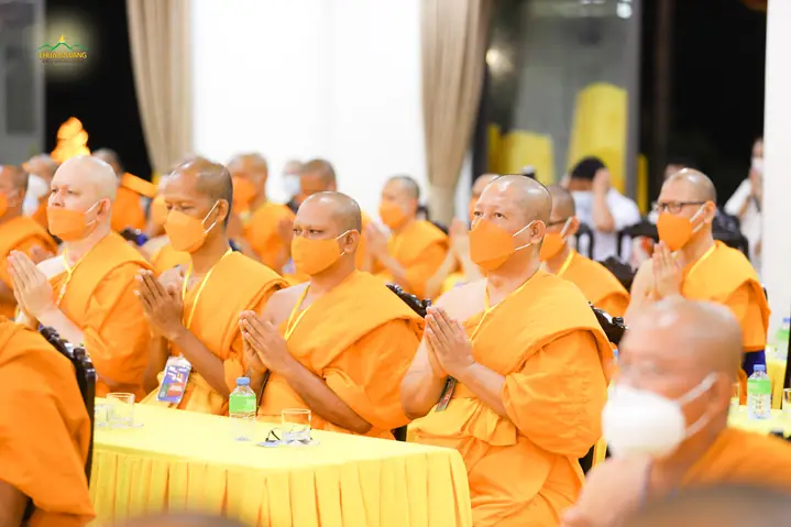 Tụng Kinh Tiếng Pali