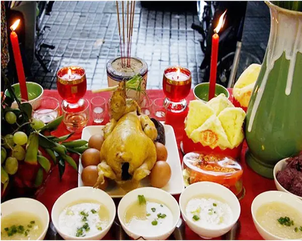 Gà Cúng Rằm Tháng 7 Để Nguyên Con Hay Chặt? Giải Đáp