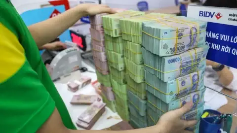 Cẩm Nang Văn Khấn Cúng Giao Thừa Năm 2025: Lễ Vật Và Bài Văn Chuẩn Nhất Cho Gia Chủ