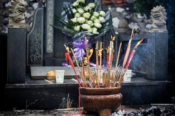 Gia Tiên Trong Nhà Nên Thờ Tự Từ 3 Hay 5 Đời Trở Lên Là Hợp Lý?