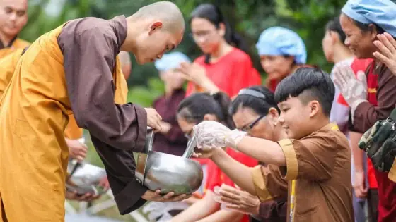 Cúng Dường Theo Quan Điểm Phật Giáo