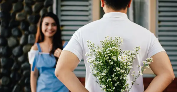 Không Phải Rằm, Mùng 1 Mà Ngày Nào Vợ Cũng Mua Hoa Cúng