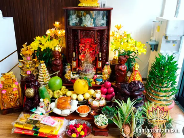 Loại Hoa Cắm Bàn Thờ Thần Tài Đẹp Rước Tài Lộc & Lưu Ý | Bàn Thờ ...