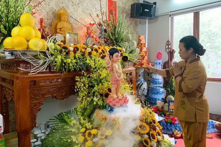 Cẩm Nang Nghi Lễ Cúng Phật Đản: Ý Nghĩa Và Văn Khấn Chi Tiết Tại Chùa Và Nhà