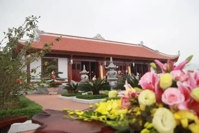 Sắm Lễ Và Hành Lễ Khi Đi Chùa Thế Nào Cho Đúng