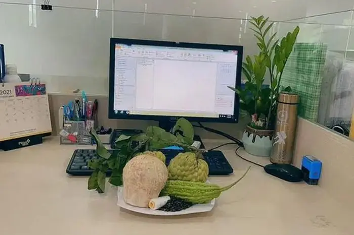 Dân Văn Phòng Cúng Mâm Ngũ Quả 'cầu Vừa Qua Chỉ Tiêu' - Báo Tri ...