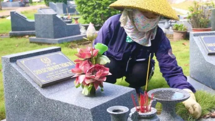 Tảo Mộ Ngày Giáp Tết | Báo Sài Gòn Giải Phóng